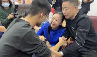 孙海洋与儿子认亲现场 孙海洋与儿子认亲现场